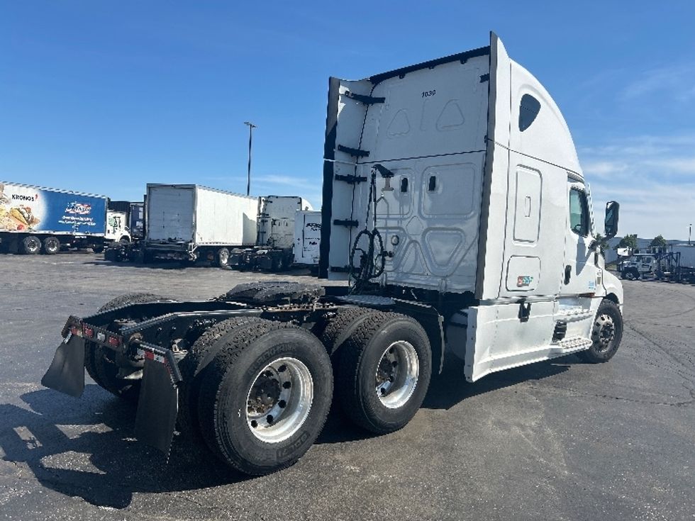 Sleeper Tractor-Heavy Duty Tractors-Freightliner-2022-T12664ST-Sturtevant-WI-665,545\n\t\tmiles-$ 54,000 - Image 7