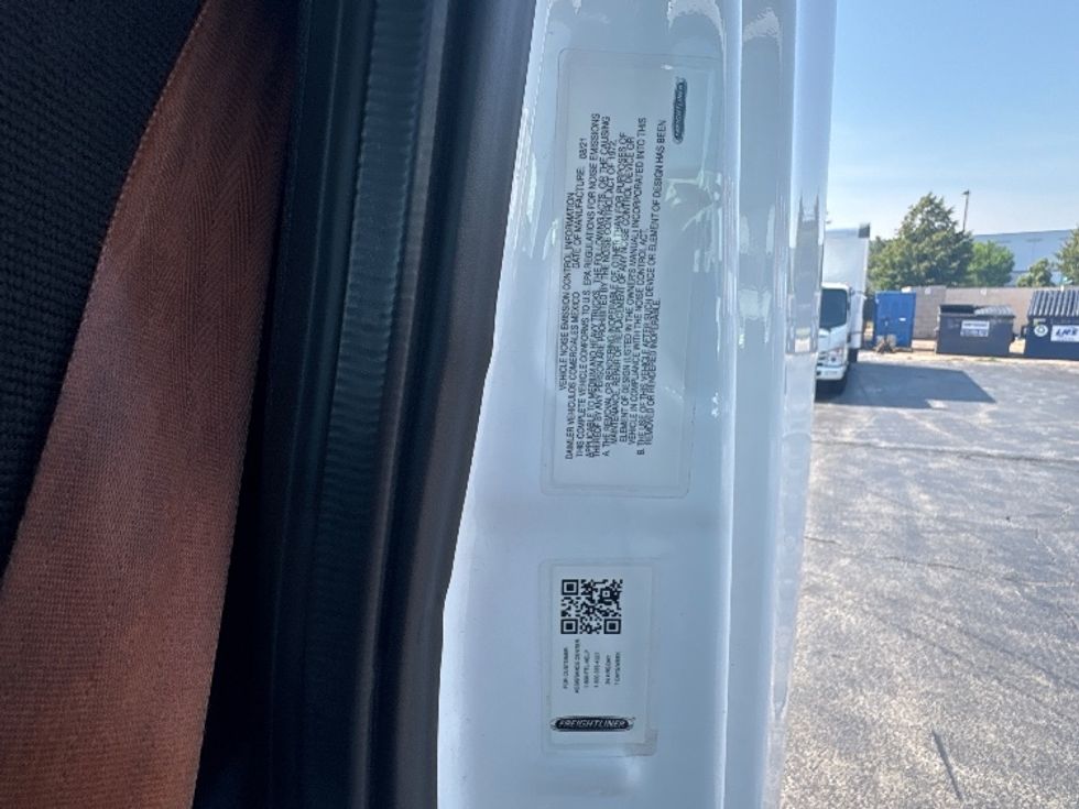 Sleeper Tractor-Heavy Duty Tractors-Freightliner-2022-T12664ST-Sturtevant-WI-665,729\n\t\tmiles-$ 60,000 - Image 22