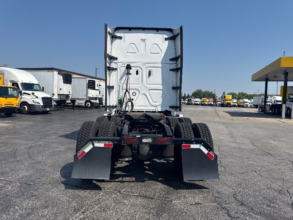 Sleeper Tractor-Heavy Duty Tractors-Freightliner-2022-T12664ST-Sturtevant-WI-665,729\n\t\tmiles-$ 60,000 - Image 6