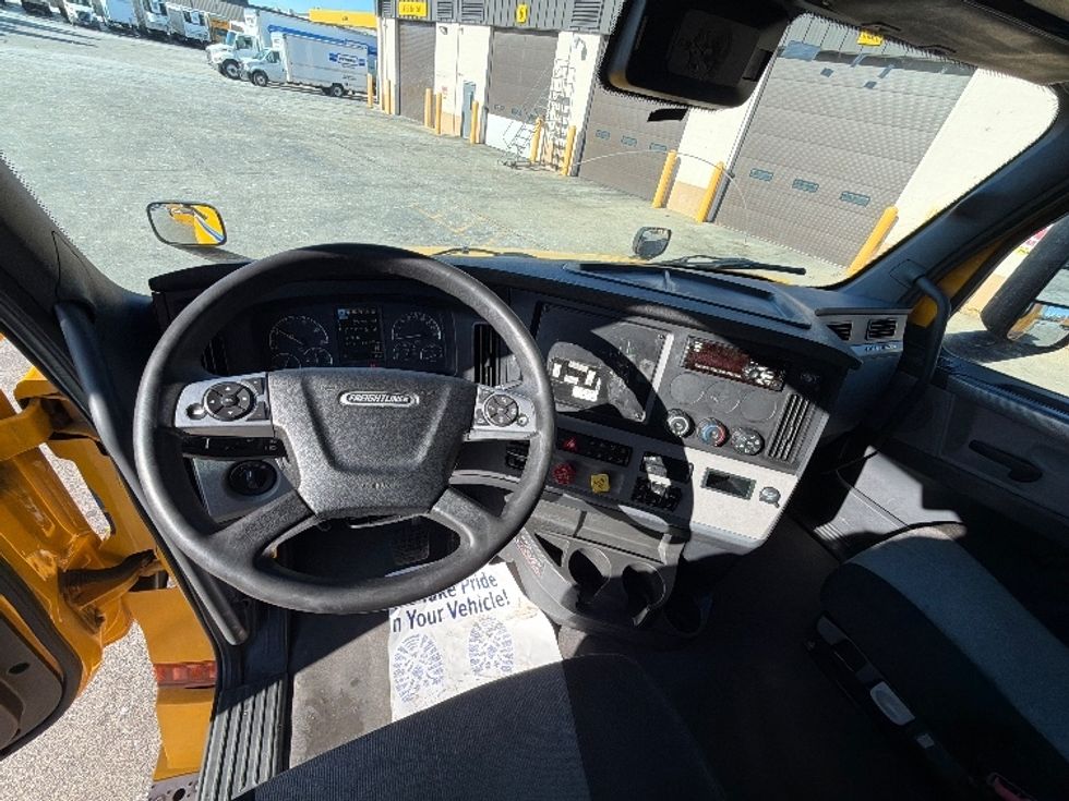 Sleeper Tractor-Heavy Duty Tractors-Freightliner-2022-T12664ST-Sturtevant-WI-667,573\n\t\tmiles-$ 45,000 - Image 10