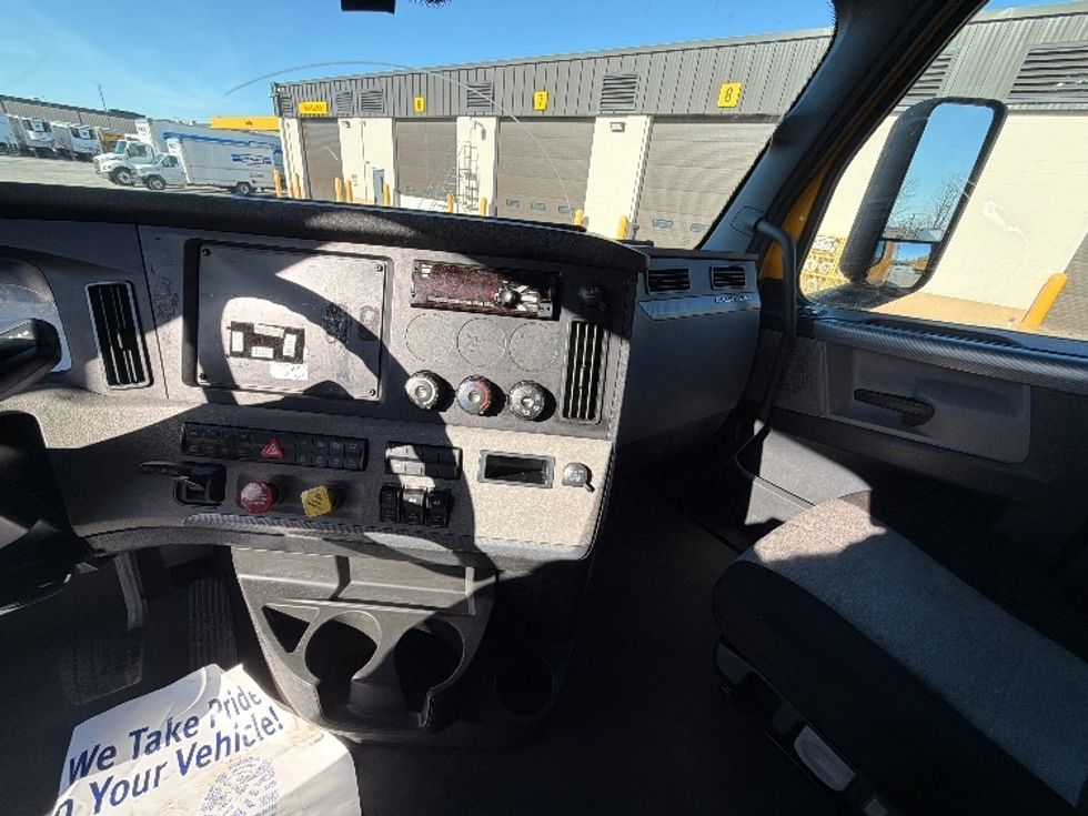 Sleeper Tractor-Heavy Duty Tractors-Freightliner-2022-T12664ST-Sturtevant-WI-667,573\n\t\tmiles-$ 45,000 - Image 11