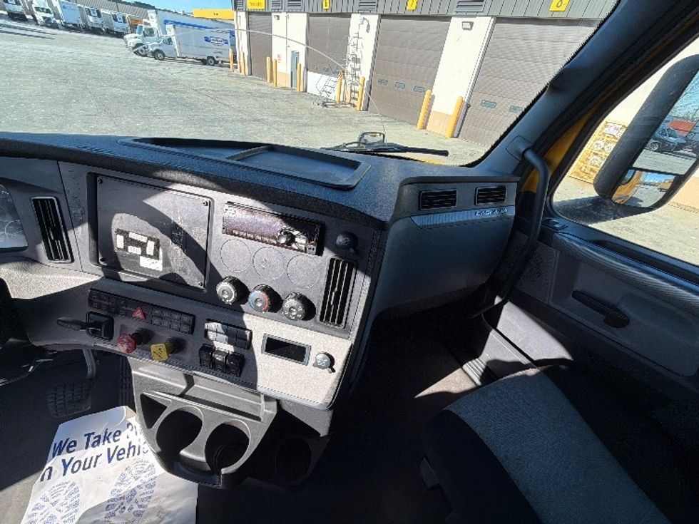 Sleeper Tractor-Heavy Duty Tractors-Freightliner-2022-T12664ST-Sturtevant-WI-667,573\n\t\tmiles-$ 45,000 - Image 12