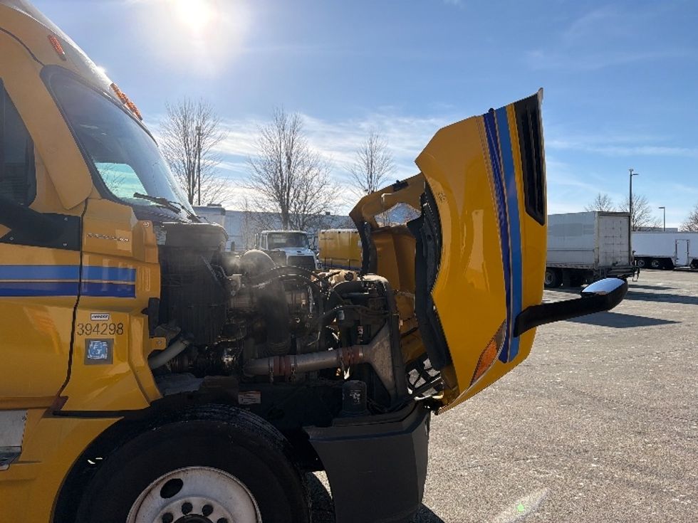 Sleeper Tractor-Heavy Duty Tractors-Freightliner-2022-T12664ST-Sturtevant-WI-667,573\n\t\tmiles-$ 45,000 - Image 21