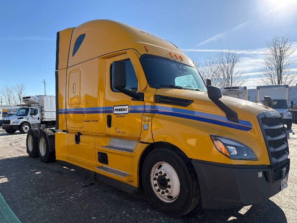 Sleeper Tractor-Heavy Duty Tractors-Freightliner-2022-T12664ST-Sturtevant-WI-667,573\n\t\tmiles-$ 45,000 - Image 3