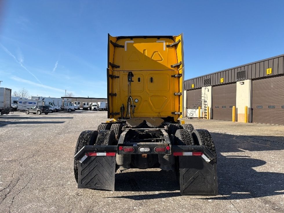 Sleeper Tractor-Heavy Duty Tractors-Freightliner-2022-T12664ST-Sturtevant-WI-667,573\n\t\tmiles-$ 45,000 - Image 6