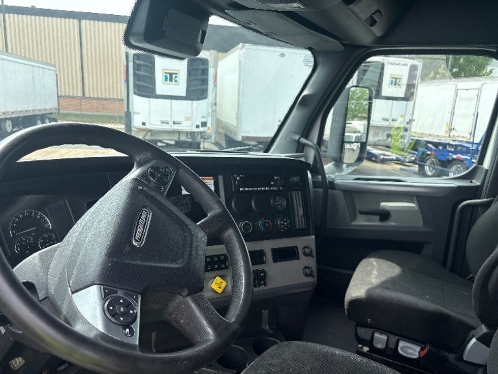 Sleeper Tractor-Heavy Duty Tractors-Freightliner-2022-T12664ST-Sturtevant-WI-672,251\n\t\tmiles-$ 58,250 - Image 10