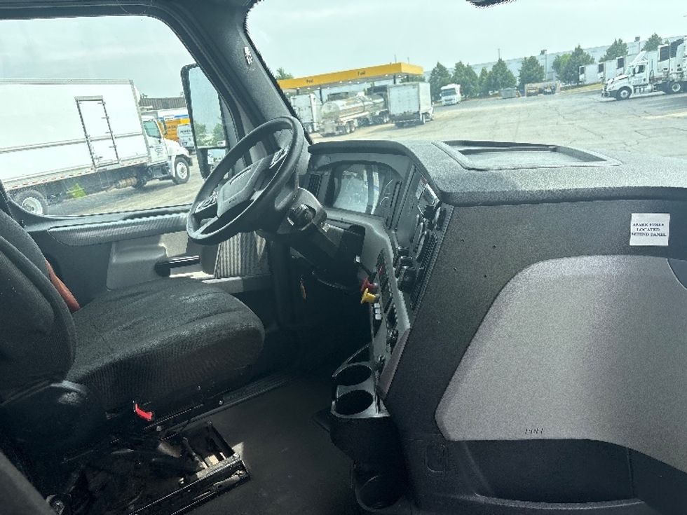 Sleeper Tractor-Heavy Duty Tractors-Freightliner-2022-T12664ST-Sturtevant-WI-672,251\n\t\tmiles-$ 58,250 - Image 15