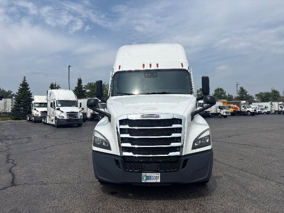 Sleeper Tractor-Heavy Duty Tractors-Freightliner-2022-T12664ST-Sturtevant-WI-672,251\n\t\tmiles-$ 58,250 - Image 2