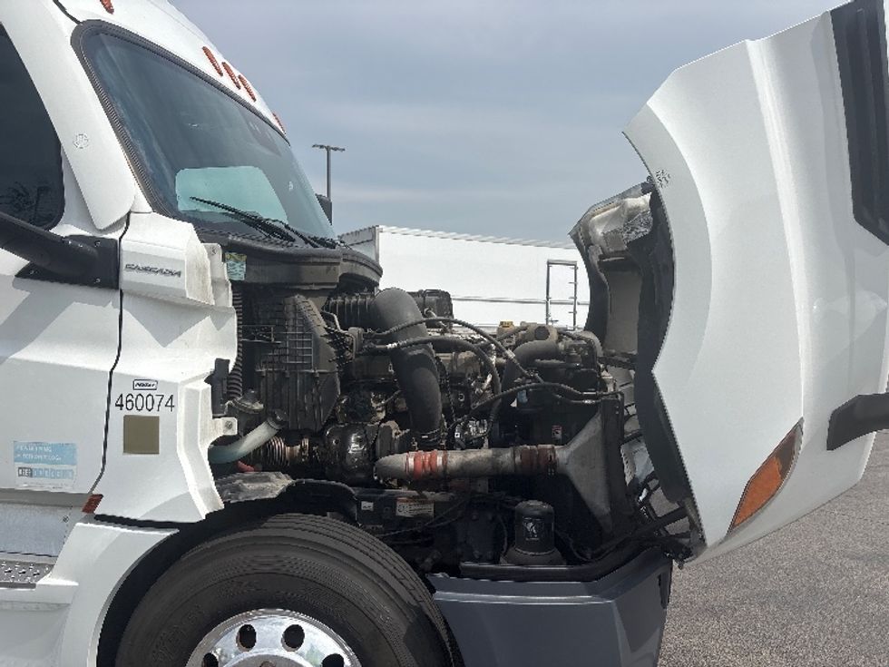 Sleeper Tractor-Heavy Duty Tractors-Freightliner-2022-T12664ST-Sturtevant-WI-672,251\n\t\tmiles-$ 58,250 - Image 20