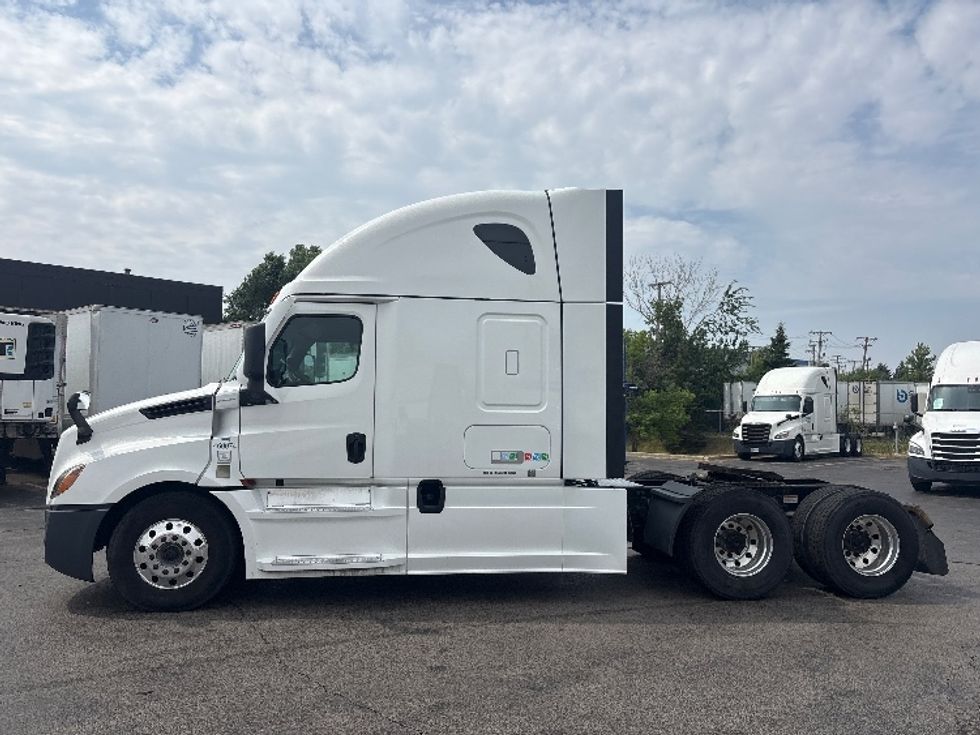 Sleeper Tractor-Heavy Duty Tractors-Freightliner-2022-T12664ST-Sturtevant-WI-672,251\n\t\tmiles-$ 58,250 - Image 4