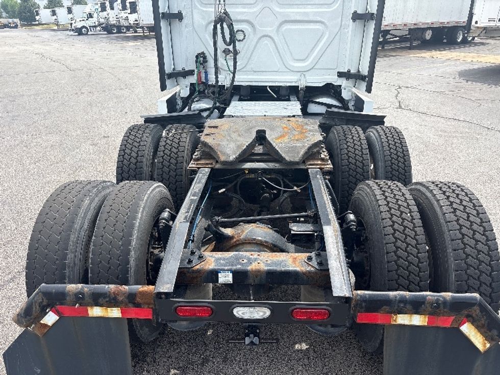Sleeper Tractor-Heavy Duty Tractors-Freightliner-2022-T12664ST-Sturtevant-WI-672,251\n\t\tmiles-$ 58,250 - Image 6