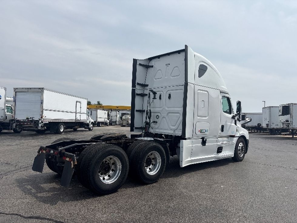 Sleeper Tractor-Heavy Duty Tractors-Freightliner-2022-T12664ST-Sturtevant-WI-672,251\n\t\tmiles-$ 58,250 - Image 7
