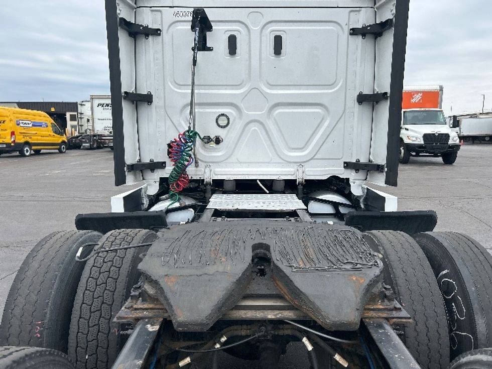 Sleeper Tractor-Heavy Duty Tractors-Freightliner-2022-T12664ST-Sturtevant-WI-676,739\n\t\tmiles-$ 56,000 - Image 22