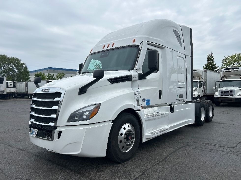 Sleeper Tractor-Heavy Duty Tractors-Freightliner-2022-T12664ST-Sturtevant-WI-676,739\n\t\tmiles-$ 56,000 - Image 3