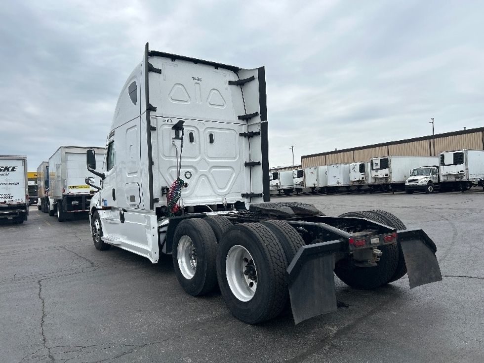 Sleeper Tractor-Heavy Duty Tractors-Freightliner-2022-T12664ST-Sturtevant-WI-676,739\n\t\tmiles-$ 56,000 - Image 5