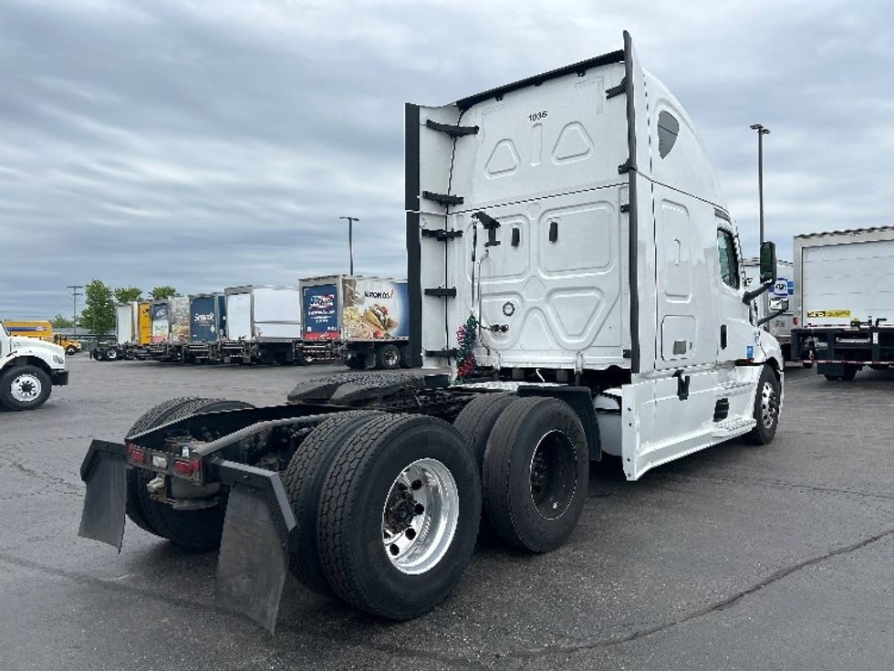 Sleeper Tractor-Heavy Duty Tractors-Freightliner-2022-T12664ST-Sturtevant-WI-676,739\n\t\tmiles-$ 56,000 - Image 7