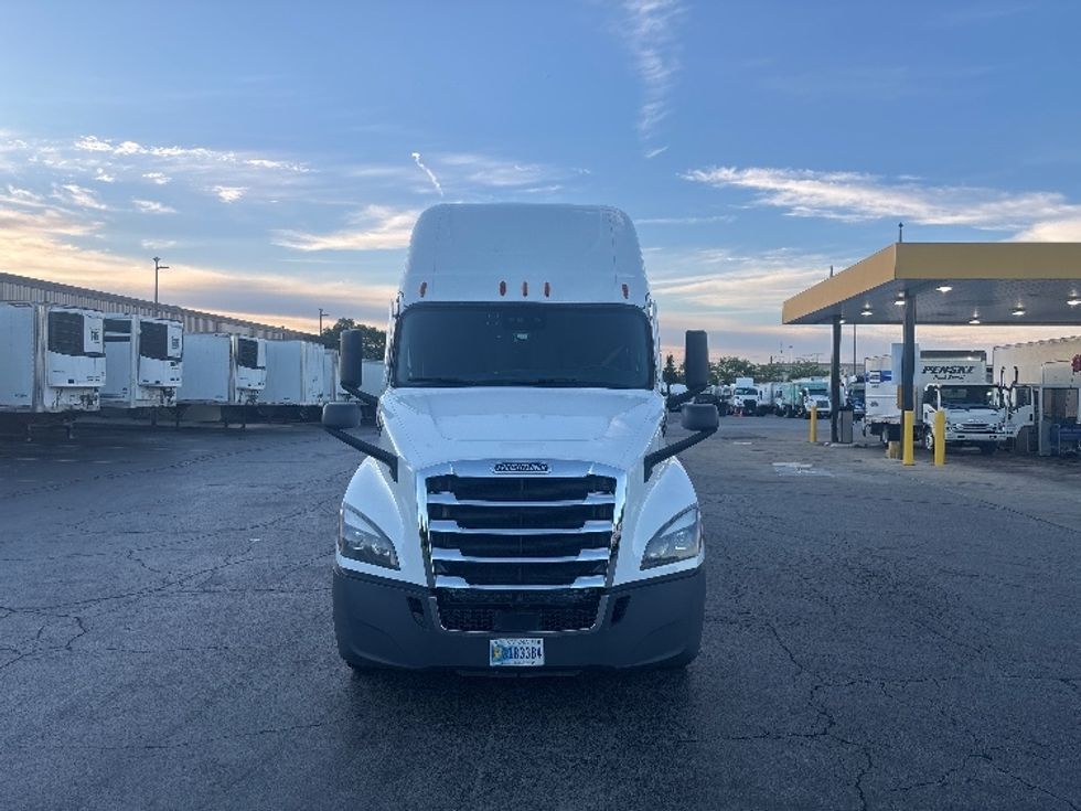 Sleeper Tractor-Heavy Duty Tractors-Freightliner-2022-T12664ST-Sturtevant-WI-683,876\n\t\tmiles-$ 53,750 - Image 2