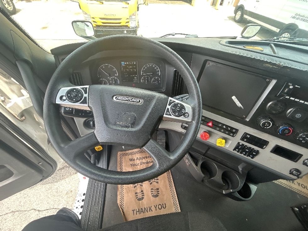 Sleeper Tractor-Heavy Duty Tractors-Freightliner-2022-T12664ST-Sturtevant-WI-747,478\n\t\tmiles-$ 50,750 - Image 11