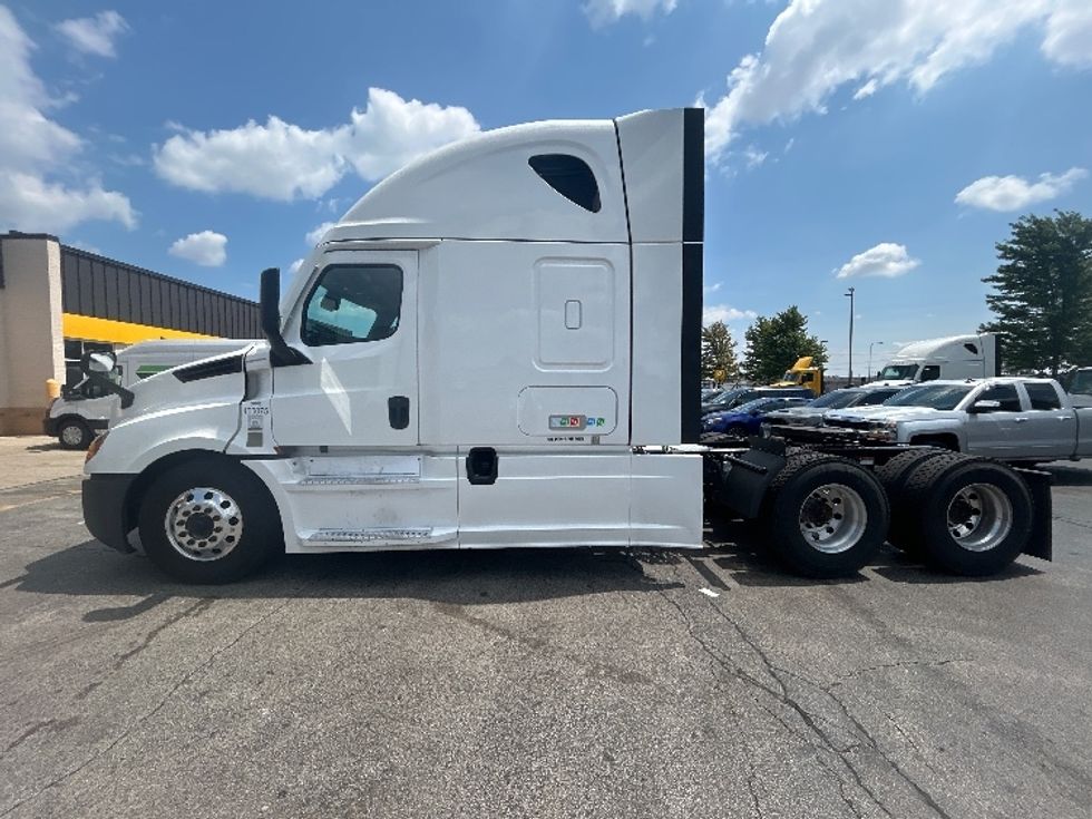 Sleeper Tractor-Heavy Duty Tractors-Freightliner-2022-T12664ST-Sturtevant-WI-747,478\n\t\tmiles-$ 50,750 - Image 4