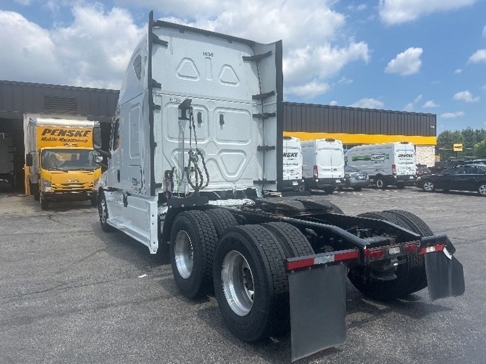 Sleeper Tractor-Heavy Duty Tractors-Freightliner-2022-T12664ST-Sturtevant-WI-747,478\n\t\tmiles-$ 50,750 - Image 5