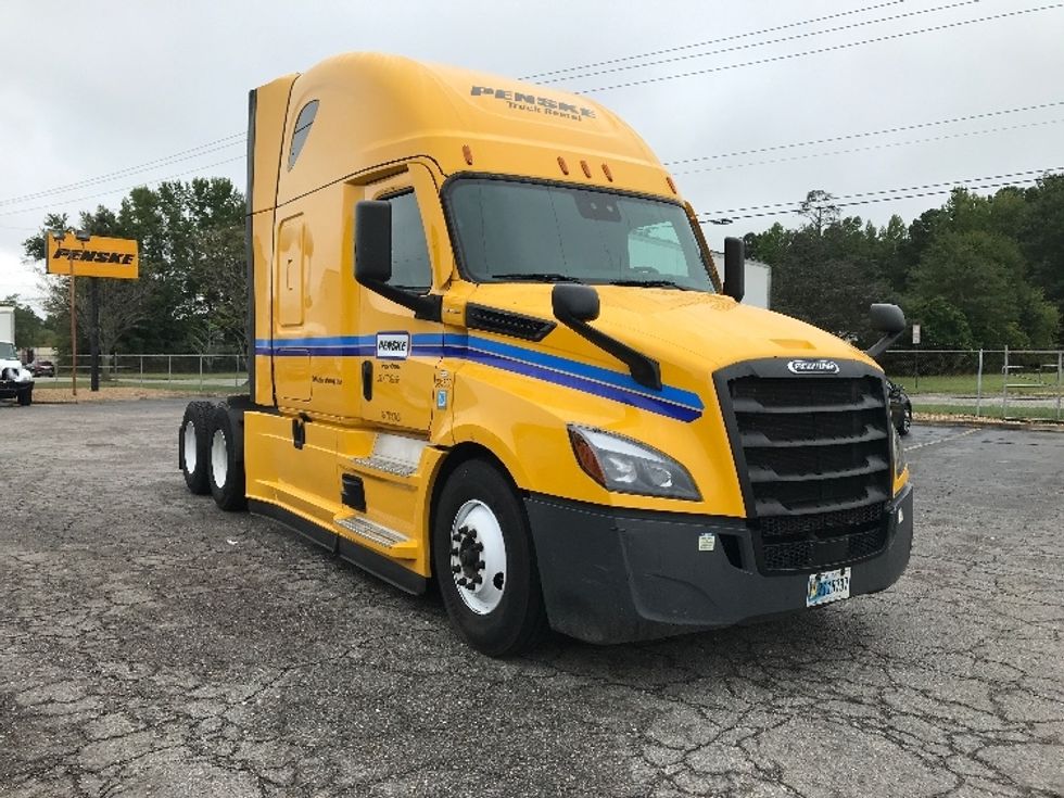 Sleeper Tractor-Heavy Duty Tractors-Freightliner-2022-T12664ST-Suffolk-VA-655,564\n\t\tmiles-$ 51,500 - Image 1