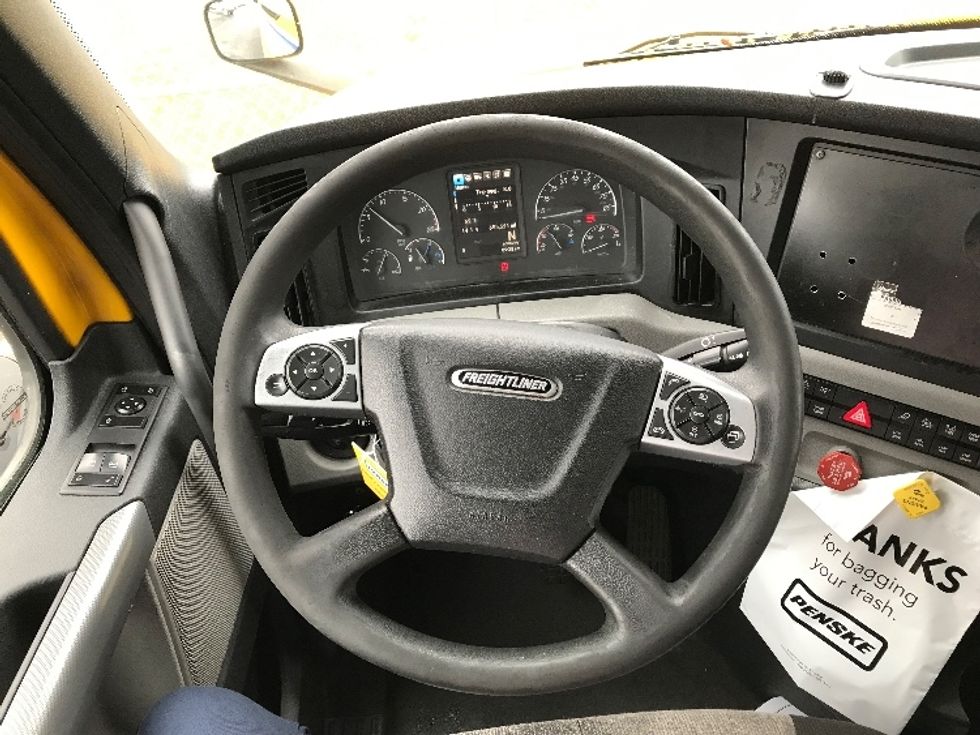 Sleeper Tractor-Heavy Duty Tractors-Freightliner-2022-T12664ST-Suffolk-VA-655,564\n\t\tmiles-$ 51,500 - Image 11