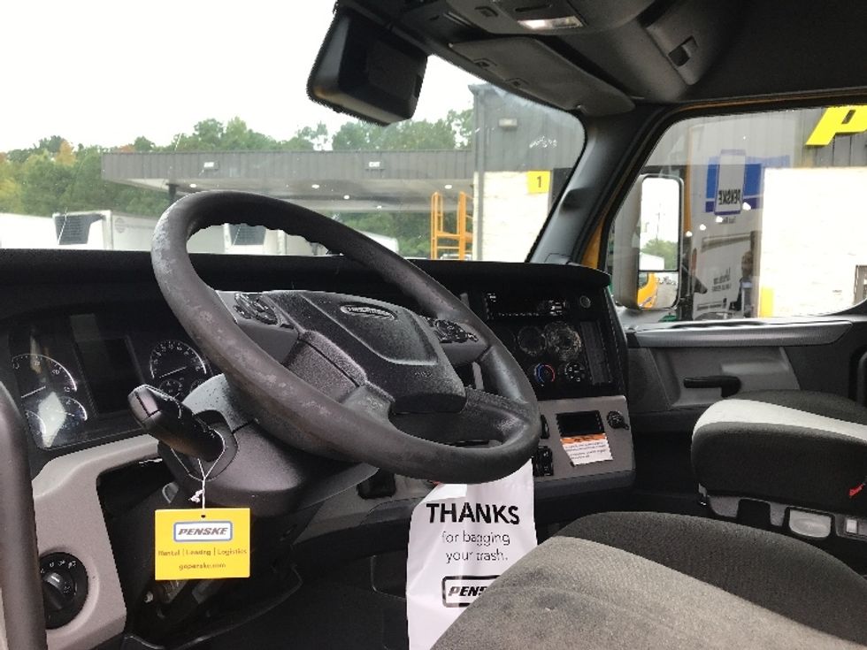 Sleeper Tractor-Heavy Duty Tractors-Freightliner-2022-T12664ST-Suffolk-VA-655,564\n\t\tmiles-$ 51,500 - Image 12