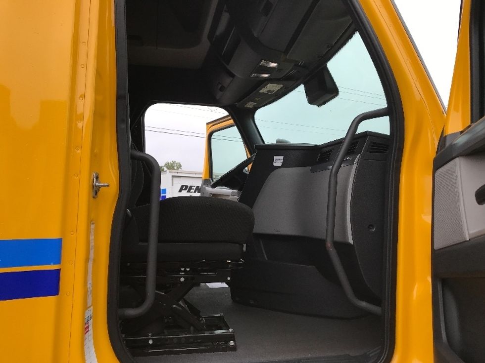 Sleeper Tractor-Heavy Duty Tractors-Freightliner-2022-T12664ST-Suffolk-VA-655,564\n\t\tmiles-$ 51,500 - Image 13