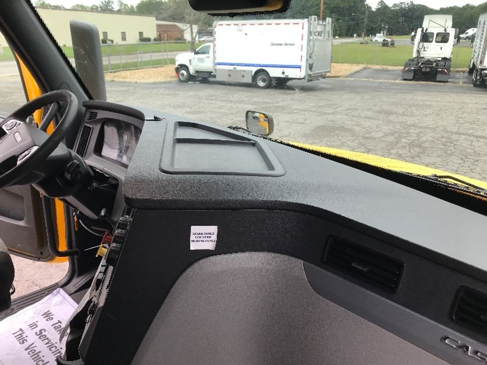 Sleeper Tractor-Heavy Duty Tractors-Freightliner-2022-T12664ST-Suffolk-VA-655,564\n\t\tmiles-$ 51,500 - Image 14