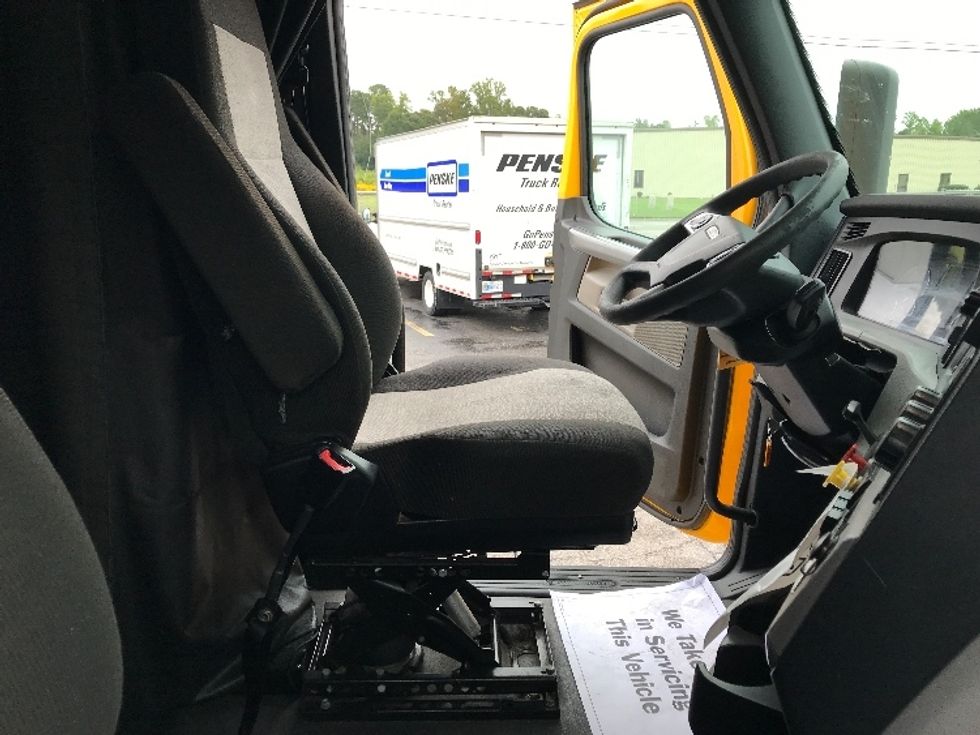 Sleeper Tractor-Heavy Duty Tractors-Freightliner-2022-T12664ST-Suffolk-VA-655,564\n\t\tmiles-$ 51,500 - Image 15