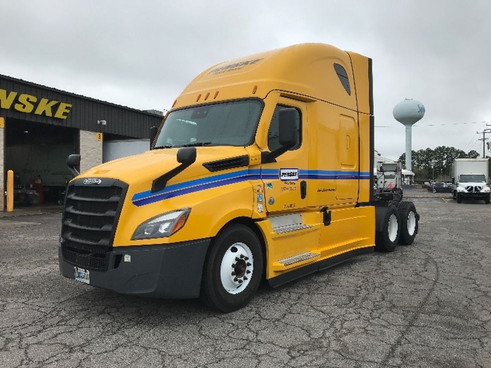 Sleeper Tractor-Heavy Duty Tractors-Freightliner-2022-T12664ST-Suffolk-VA-655,564\n\t\tmiles-$ 51,500 - Image 3