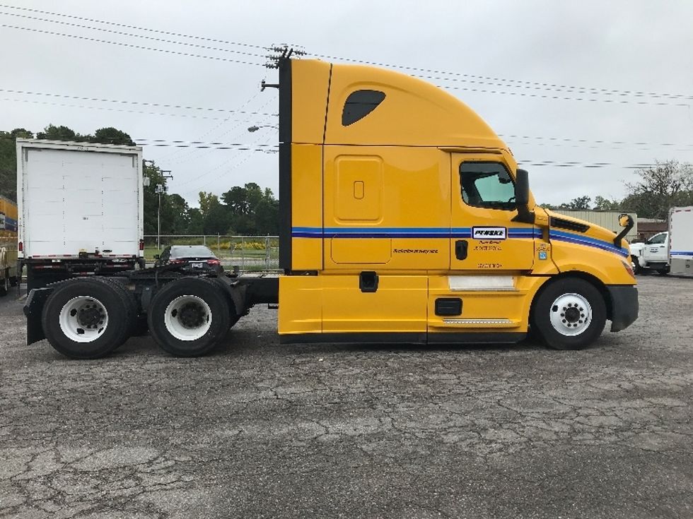Sleeper Tractor-Heavy Duty Tractors-Freightliner-2022-T12664ST-Suffolk-VA-655,564\n\t\tmiles-$ 51,500 - Image 8