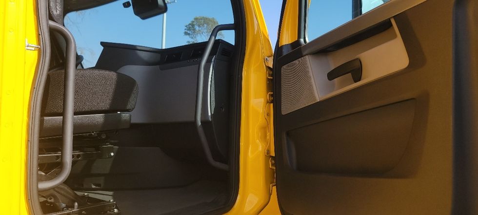 Sleeper Tractor-Heavy Duty Tractors-Freightliner-2022-T12664ST-Sun Valley-CA-455,408\n\t\tmiles-$ 78,500 - Image 13