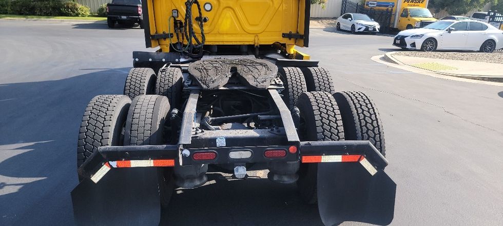 Sleeper Tractor-Heavy Duty Tractors-Freightliner-2022-T12664ST-Sun Valley-CA-455,408\n\t\tmiles-$ 78,500 - Image 6