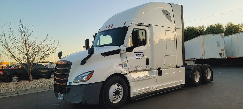 Sleeper Tractor-Heavy Duty Tractors-Freightliner-2022-T12664ST-Sun Valley-CA-569,654\n\t\tmiles-$ 80,000 - Image 3