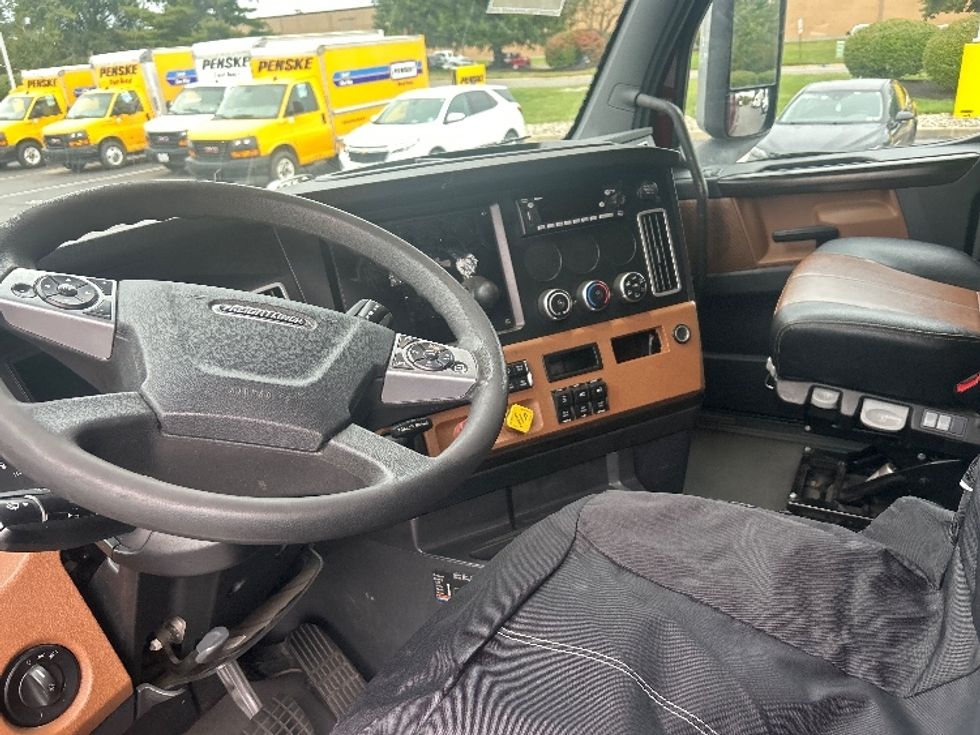 Sleeper Tractor-Heavy Duty Tractors-Freightliner-2022-T12664ST-Swedesboro-NJ-390,302\n\t\tmiles-$ 77,250 - Image 10