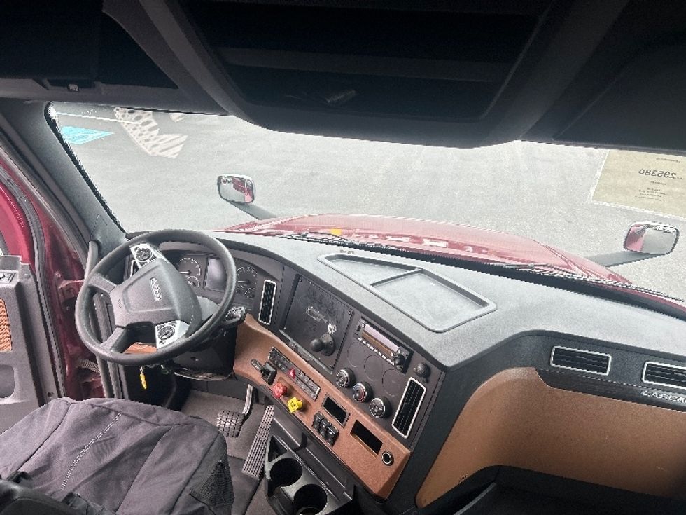Sleeper Tractor-Heavy Duty Tractors-Freightliner-2022-T12664ST-Swedesboro-NJ-390,302\n\t\tmiles-$ 77,250 - Image 14