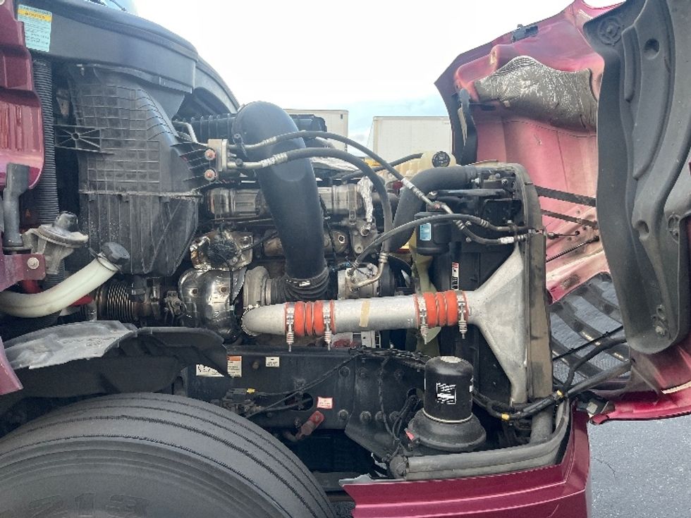 Sleeper Tractor-Heavy Duty Tractors-Freightliner-2022-T12664ST-Swedesboro-NJ-390,302\n\t\tmiles-$ 77,250 - Image 20