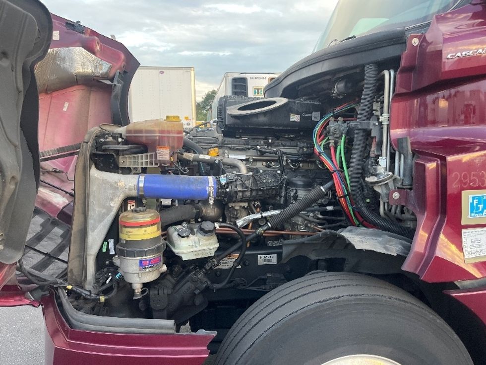 Sleeper Tractor-Heavy Duty Tractors-Freightliner-2022-T12664ST-Swedesboro-NJ-390,302\n\t\tmiles-$ 77,250 - Image 21