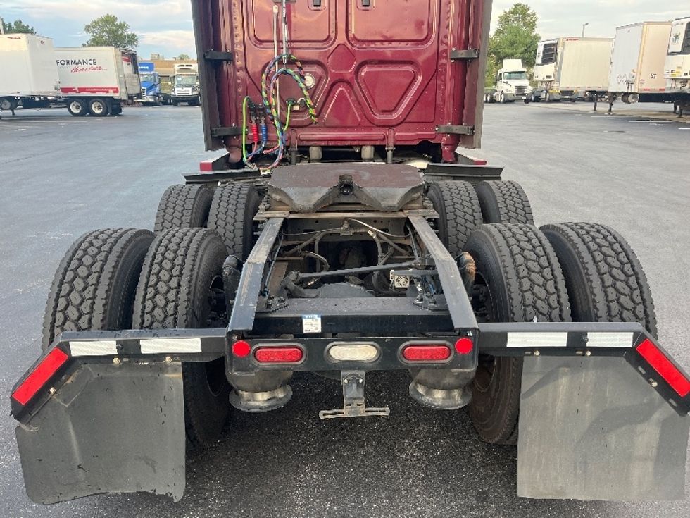 Sleeper Tractor-Heavy Duty Tractors-Freightliner-2022-T12664ST-Swedesboro-NJ-390,302\n\t\tmiles-$ 77,250 - Image 6