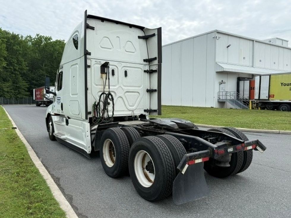 Sleeper Tractor-Heavy Duty Tractors-Freightliner-2022-T12664ST-Swedesboro-NJ-560,385\n\t\tmiles-$ 64,000 - Image 5