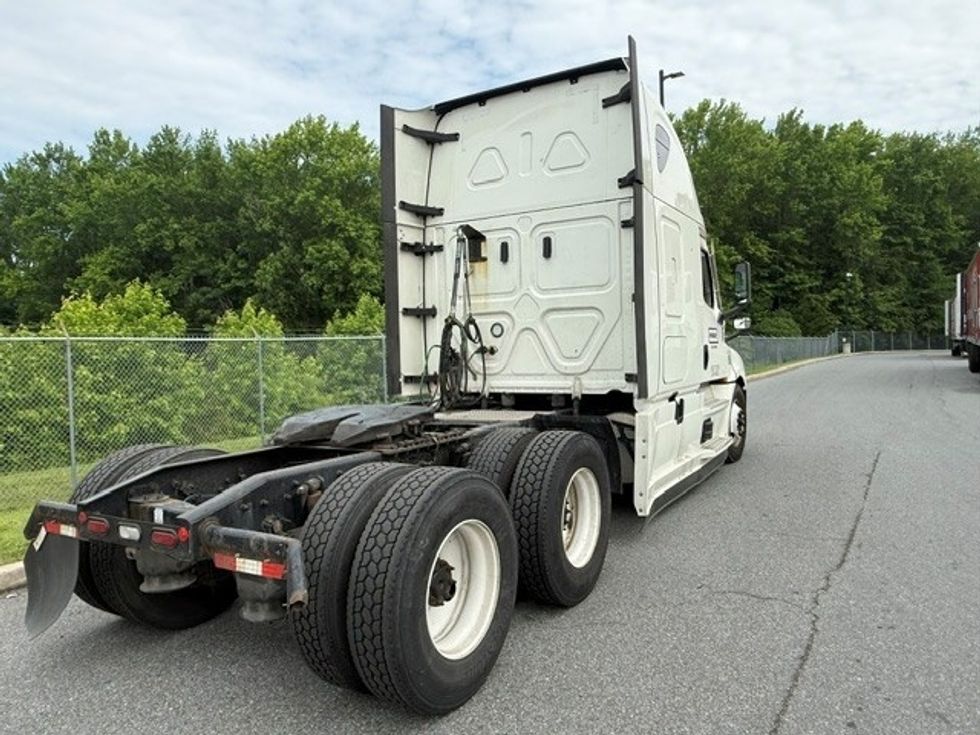 Sleeper Tractor-Heavy Duty Tractors-Freightliner-2022-T12664ST-Swedesboro-NJ-560,385\n\t\tmiles-$ 64,000 - Image 7