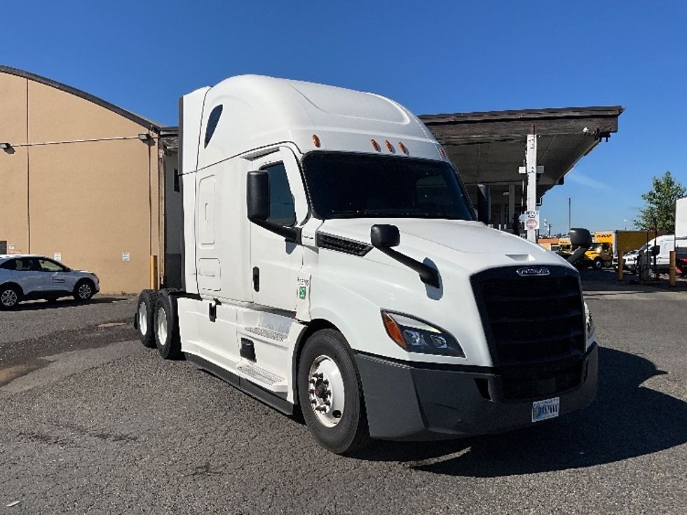 Sleeper Tractor-Heavy Duty Tractors-Freightliner-2022-T12664ST-Tacoma-WA-299,542\n\t\tmiles-$ 94,750 - Image 1
