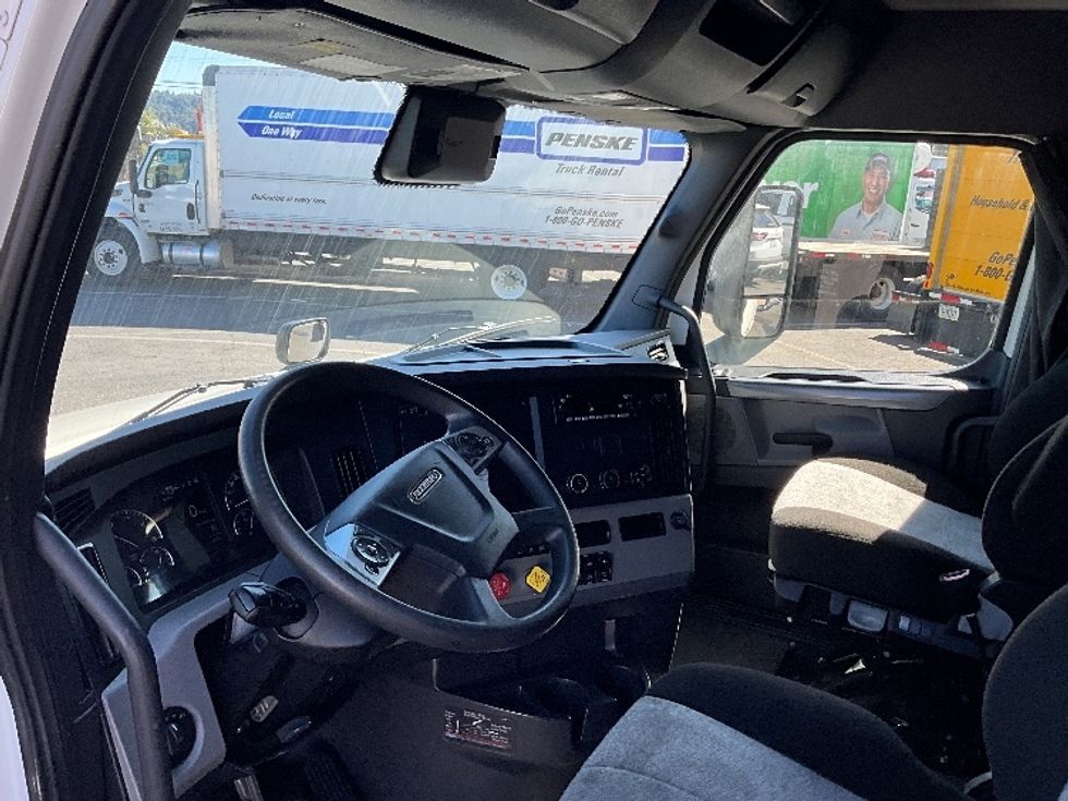 Sleeper Tractor-Heavy Duty Tractors-Freightliner-2022-T12664ST-Tacoma-WA-299,542\n\t\tmiles-$ 94,750 - Image 10