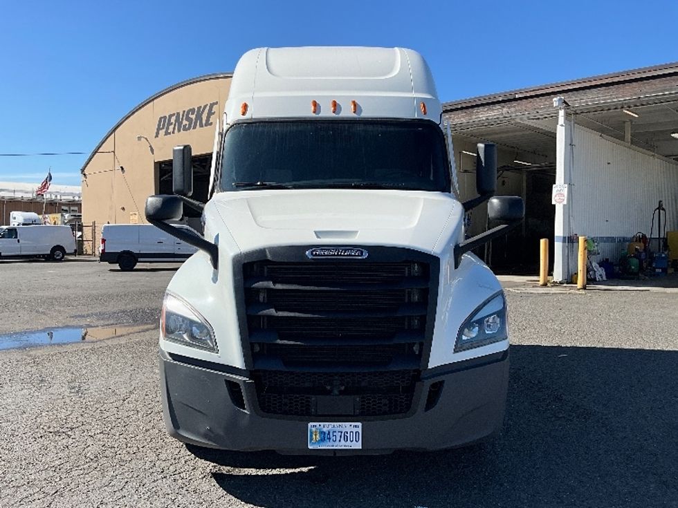 Sleeper Tractor-Heavy Duty Tractors-Freightliner-2022-T12664ST-Tacoma-WA-299,542\n\t\tmiles-$ 94,750 - Image 2
