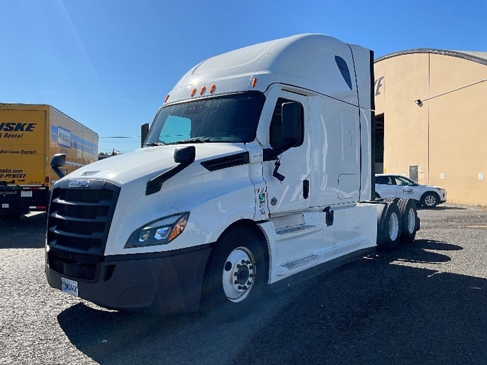 Sleeper Tractor-Heavy Duty Tractors-Freightliner-2022-T12664ST-Tacoma-WA-299,542\n\t\tmiles-$ 94,750 - Image 3