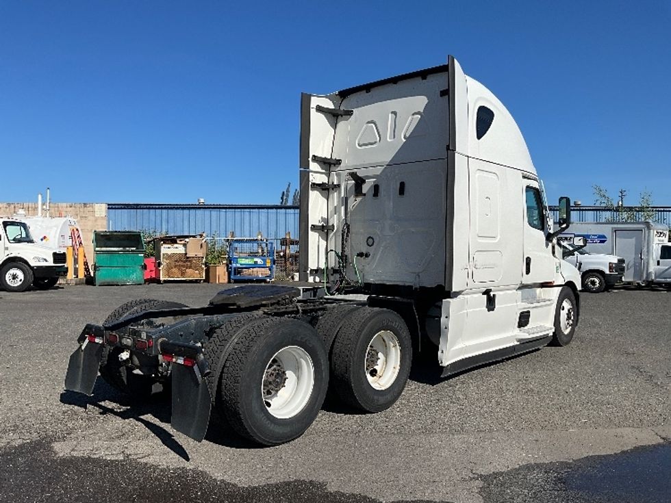Sleeper Tractor-Heavy Duty Tractors-Freightliner-2022-T12664ST-Tacoma-WA-299,542\n\t\tmiles-$ 94,750 - Image 7