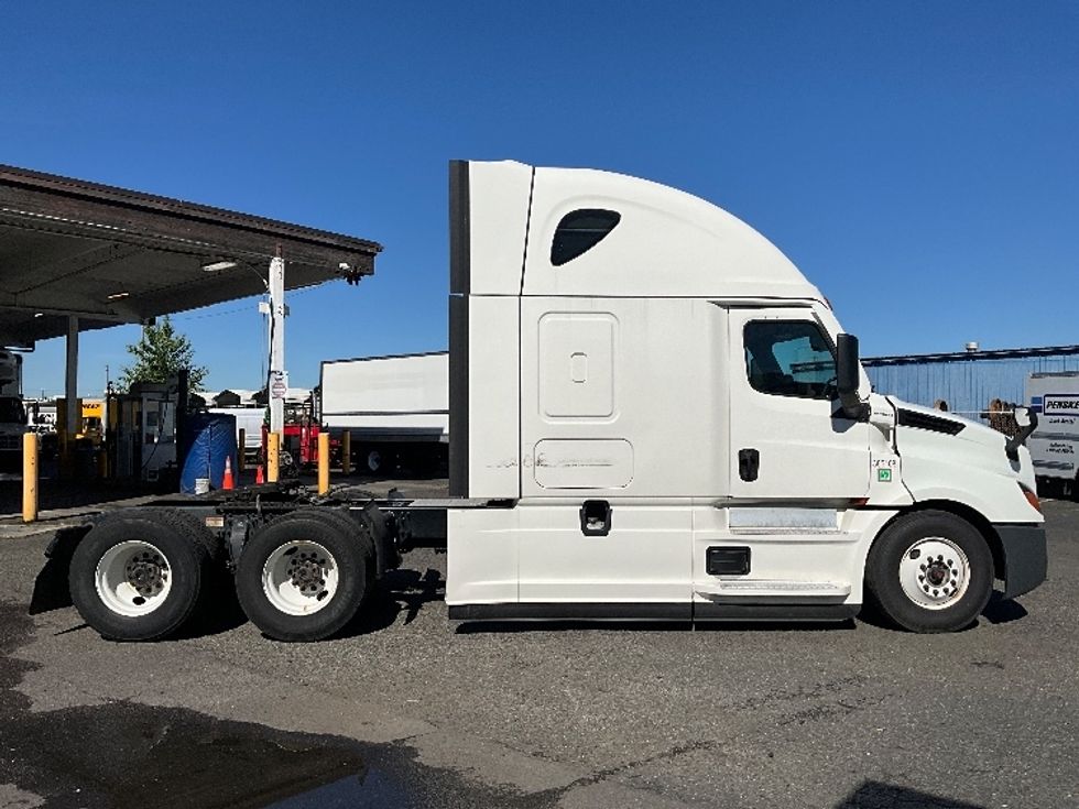 Sleeper Tractor-Heavy Duty Tractors-Freightliner-2022-T12664ST-Tacoma-WA-299,542\n\t\tmiles-$ 94,750 - Image 8