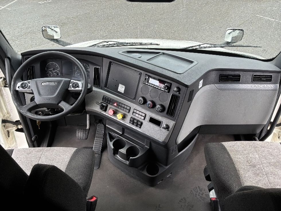 Sleeper Tractor-Heavy Duty Tractors-Freightliner-2022-T12664ST-Tacoma-WA-347,630\n\t\tmiles-$ 93,250 - Image 10
