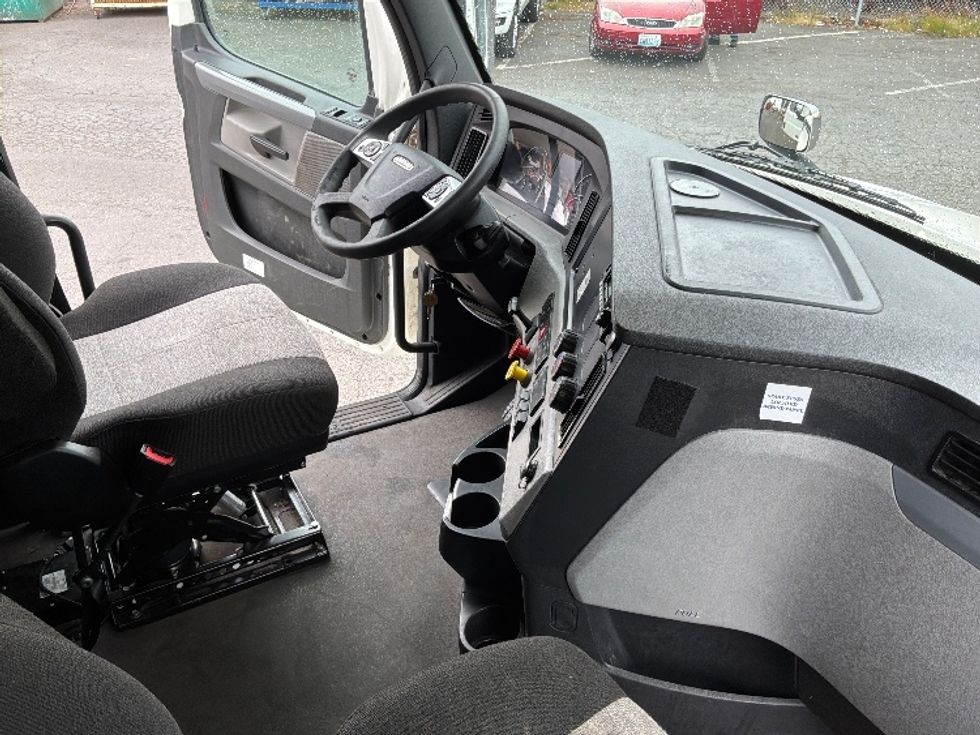 Sleeper Tractor-Heavy Duty Tractors-Freightliner-2022-T12664ST-Tacoma-WA-347,630\n\t\tmiles-$ 93,250 - Image 13